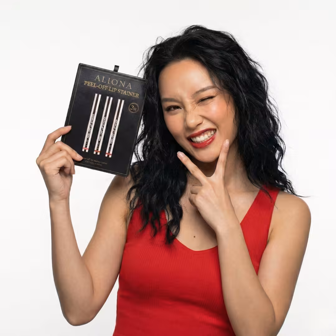 Smiling model holding the Aliona Peel-Off Lip Stainer 3-in-1 bundle box
